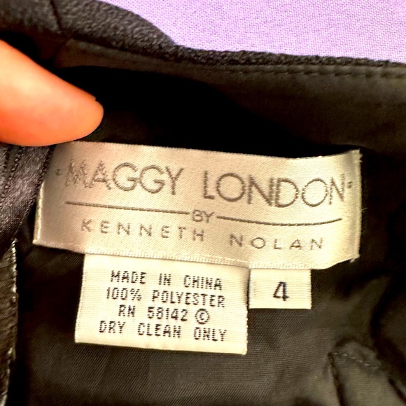 Maggie London Black Short Sleeve Long Dress Size 4. - Picture 8 of 8